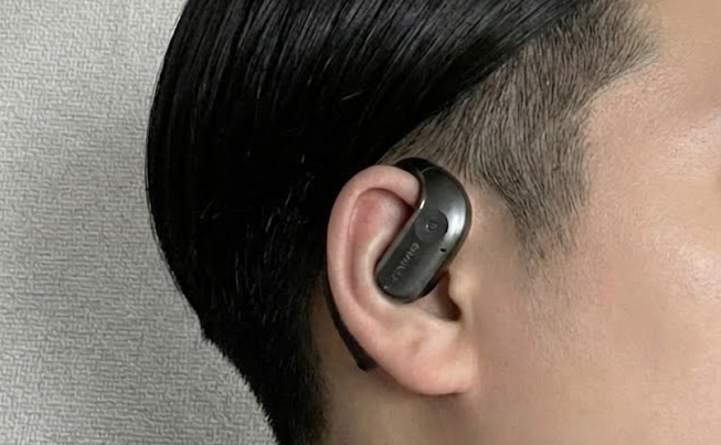 Zenchord1を耳に実際に装着した画像