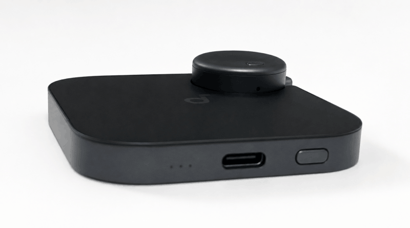 Anker Soundcore Workの充電ドックを横から撮影した画像。